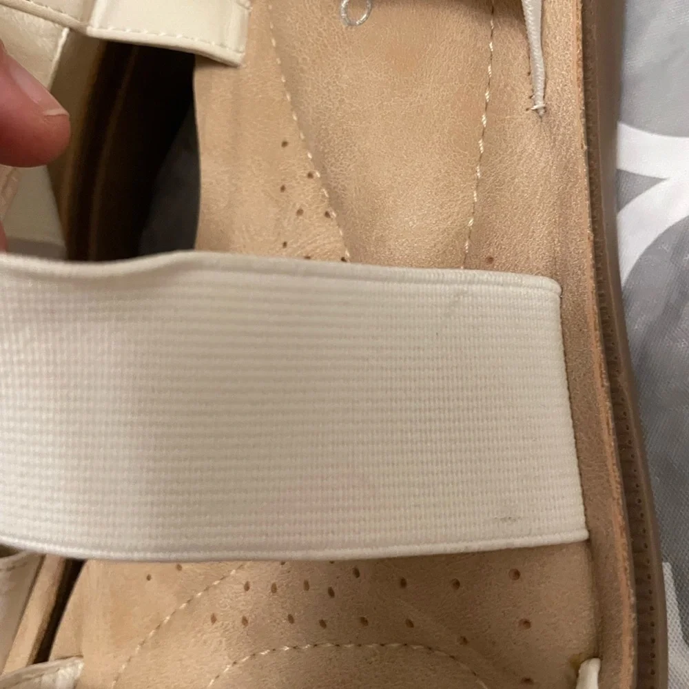 Andiamo Size 9W White Stretch Comfort Sandal Padded Soles
